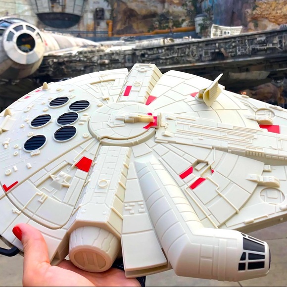 Millennium Falcon popcorn bucket - Picture 5 of 13